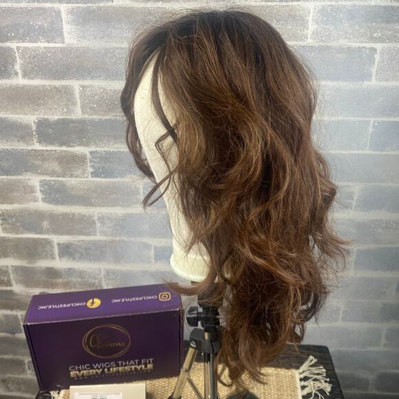 NEW Chic Lifestyle Genevieve Gingerbread Luxury Synthetic Wig CA1 W5299 - Picture 8 of 15